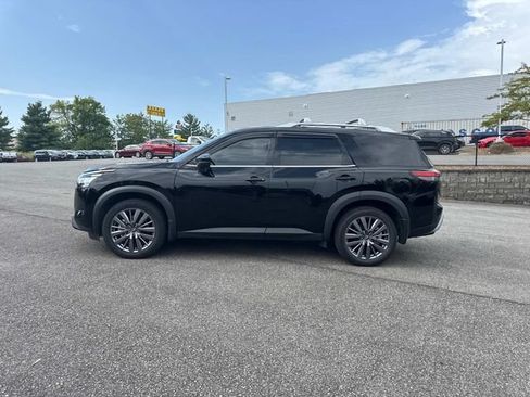 Used 2023 Nissan Pathfinder SL w/ SL Premium Package AWD/4WD image 8