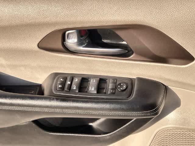 Used 2020 Chrysler Voyager LX FWD image 30