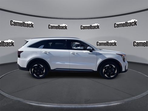 Certified 2025 Kia Sorento EX w/ EX Panoramic Sunroof Package image 8