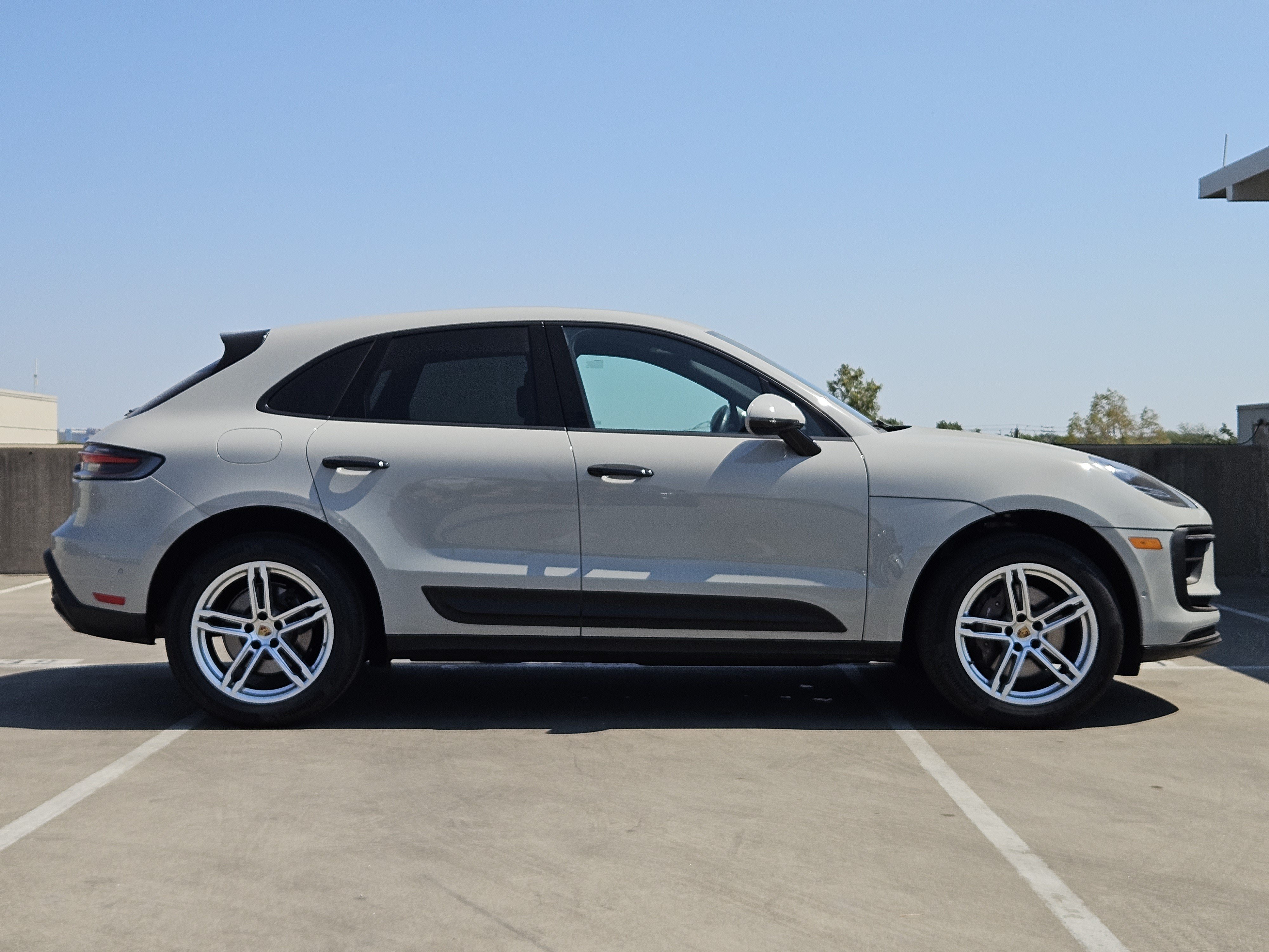 Certified 2023 Porsche Macan AWD/4WD image 9