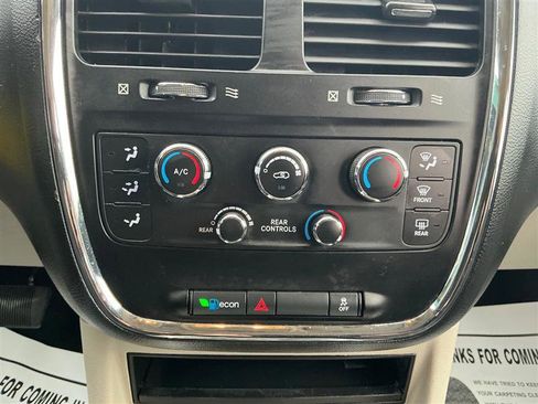 Used 2013 Dodge Grand Caravan SXT image 32