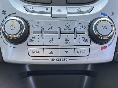Used 2015 Chevrolet Equinox LTZ FWD image 9