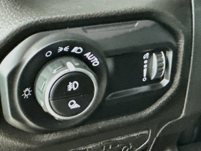 Used 2025 Jeep Gladiator Sport AWD/4WD image 13