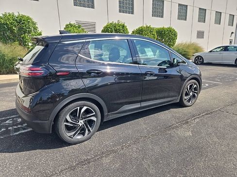 Used 2023 Chevrolet Bolt LT w/ Infotainment Package FWD image 8