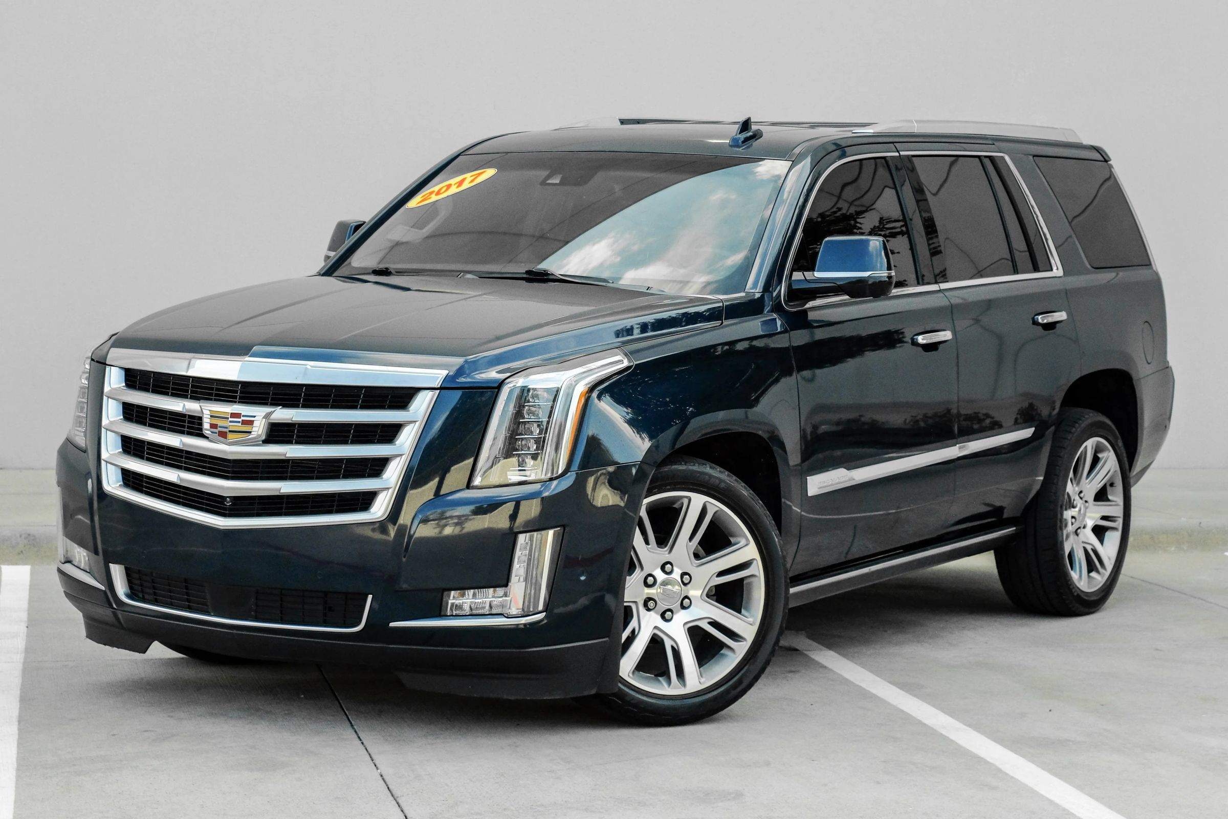 Used 2017 Cadillac Escalade Premium Luxury AWD/4WD image 7