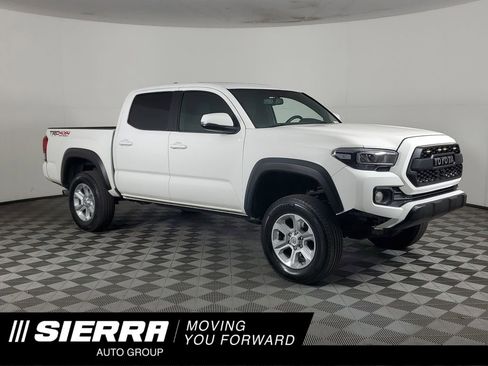 Used 2017 Toyota Tacoma SR image 1