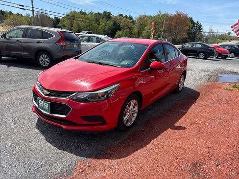 Used 2017 Chevrolet Cruze LT w/ Convenience Package FWD image 3
