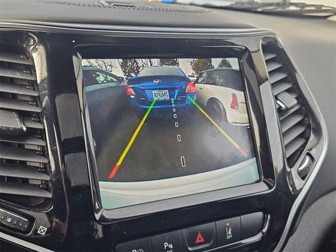 Used 2019 Jeep Cherokee Overland w/ Technology Group image 24