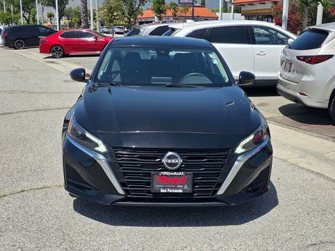 Used 2023 Nissan Altima 2.5 SV FWD image 2