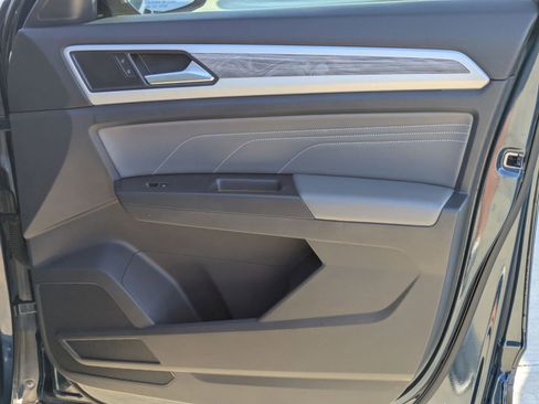 Used 2022 Volkswagen Atlas Cross Sport SE image 29