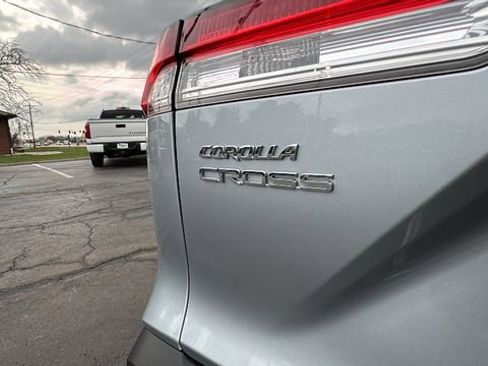 Used 2024 Toyota Corolla Cross LE image 34