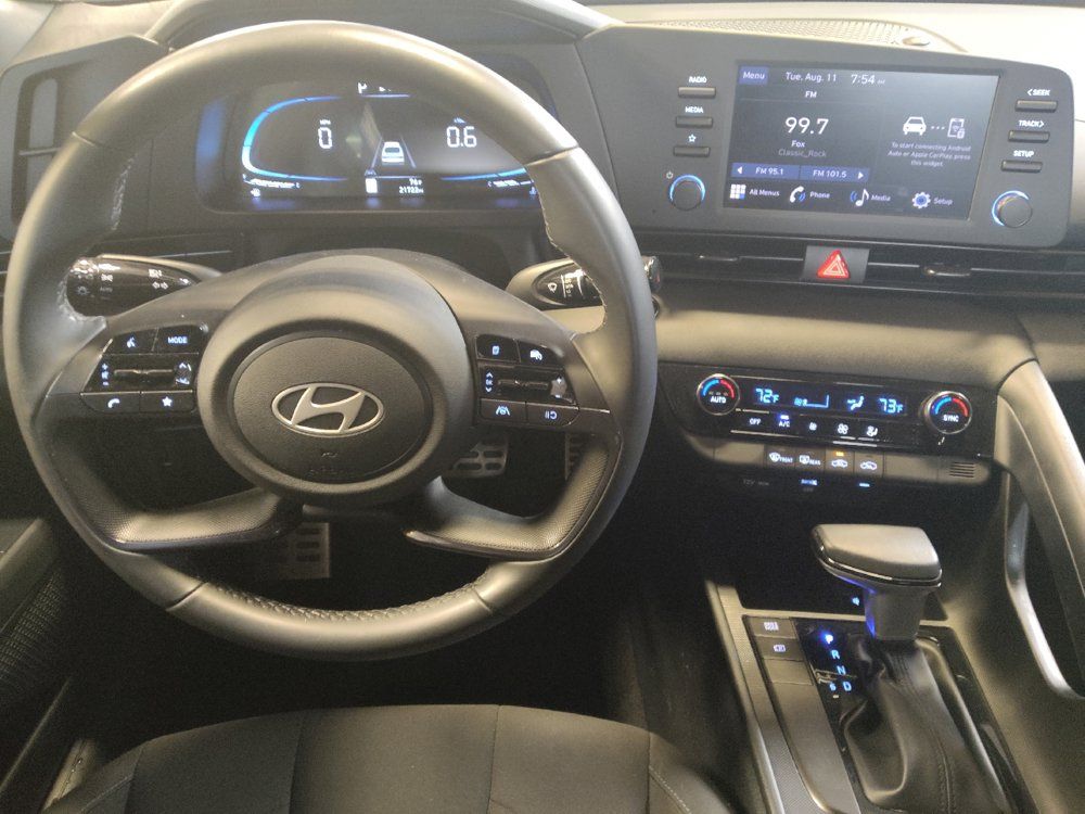 Used 2025 Hyundai Elantra Sport FWD image 22