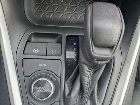 Certified 2021 Toyota RAV4 XLE w/ XLE Grade Weather Package AWD/4WD image 19