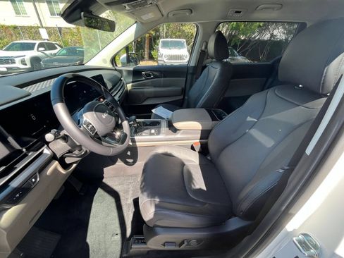 Used 2026 Kia Carnival FWD image 29