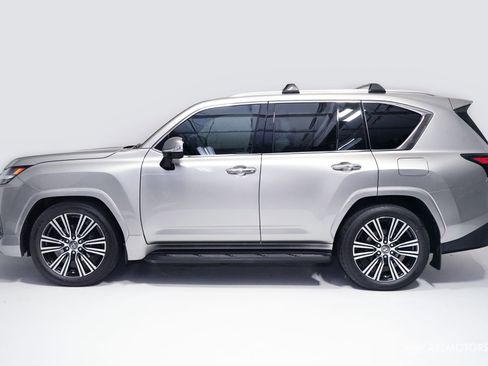 Used 2023 Lexus LX 600 4WD w/ Accessory Package (Z1) image 4