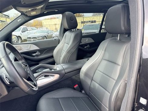 Used 2025 Mercedes-Benz GLS 450 4MATIC image 17