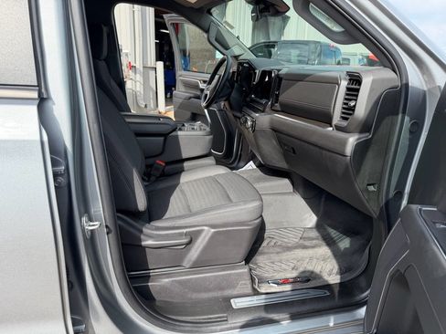 Used 2024 Chevrolet Silverado 1500 LT AWD/4WD image 11