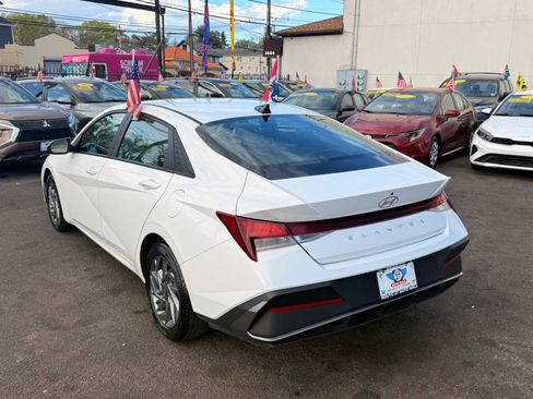 Used 2024 Hyundai Elantra SEL FWD image 5