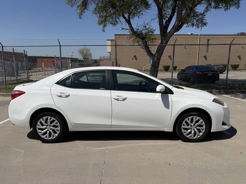Used 2018 Toyota Corolla LE image 8