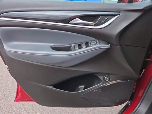 Used 2021 Buick Enclave Essence image 18