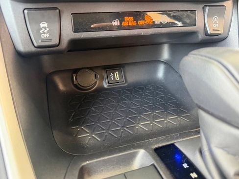 Used 2025 Toyota RAV4 XLE AWD/4WD image 29