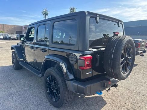 Used 2022 Jeep Wrangler Unlimited Sahara AWD/4WD image 8
