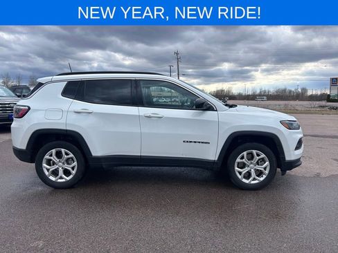 Used 2024 Jeep Compass Latitude image 7