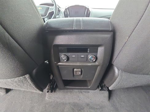 Used 2023 Chevrolet Traverse LT image 22
