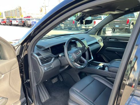 Used 2026 GMC Acadia Elevation w/ Elevation Premium Package AWD/4WD image 11