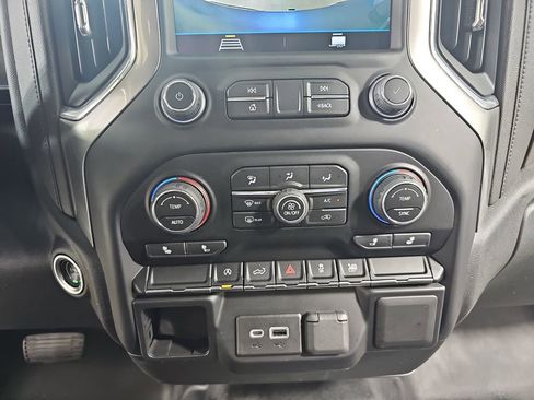 Used 2022 Chevrolet Silverado 1500 LT AWD/4WD image 28