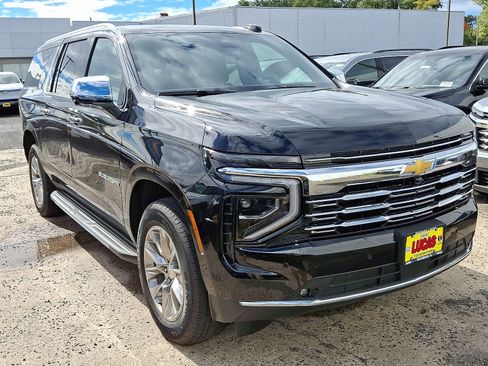 New 2026 Chevrolet Suburban Premier image 3