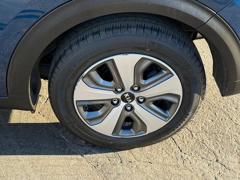 Used 2019 Kia Niro EX image 8