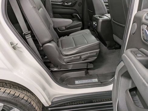 Used 2021 GMC Yukon Denali w/ Denali Premium Package image 25