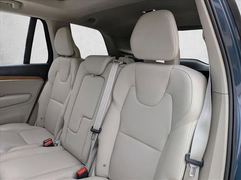 Used 2022 Volvo XC90 T6 Momentum w/ Climate Package image 16