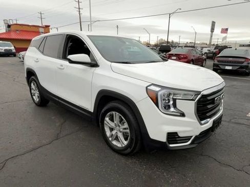 Used 2023 GMC Terrain SLE FWD image 2