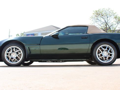 Used 1996 Chevrolet Corvette Convertible RWD image 2