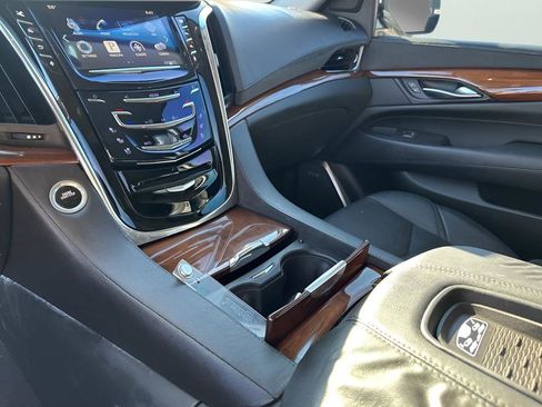 Used 2016 Cadillac Escalade Premium image 36