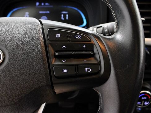 Used 2024 Hyundai Venue SEL FWD image 28