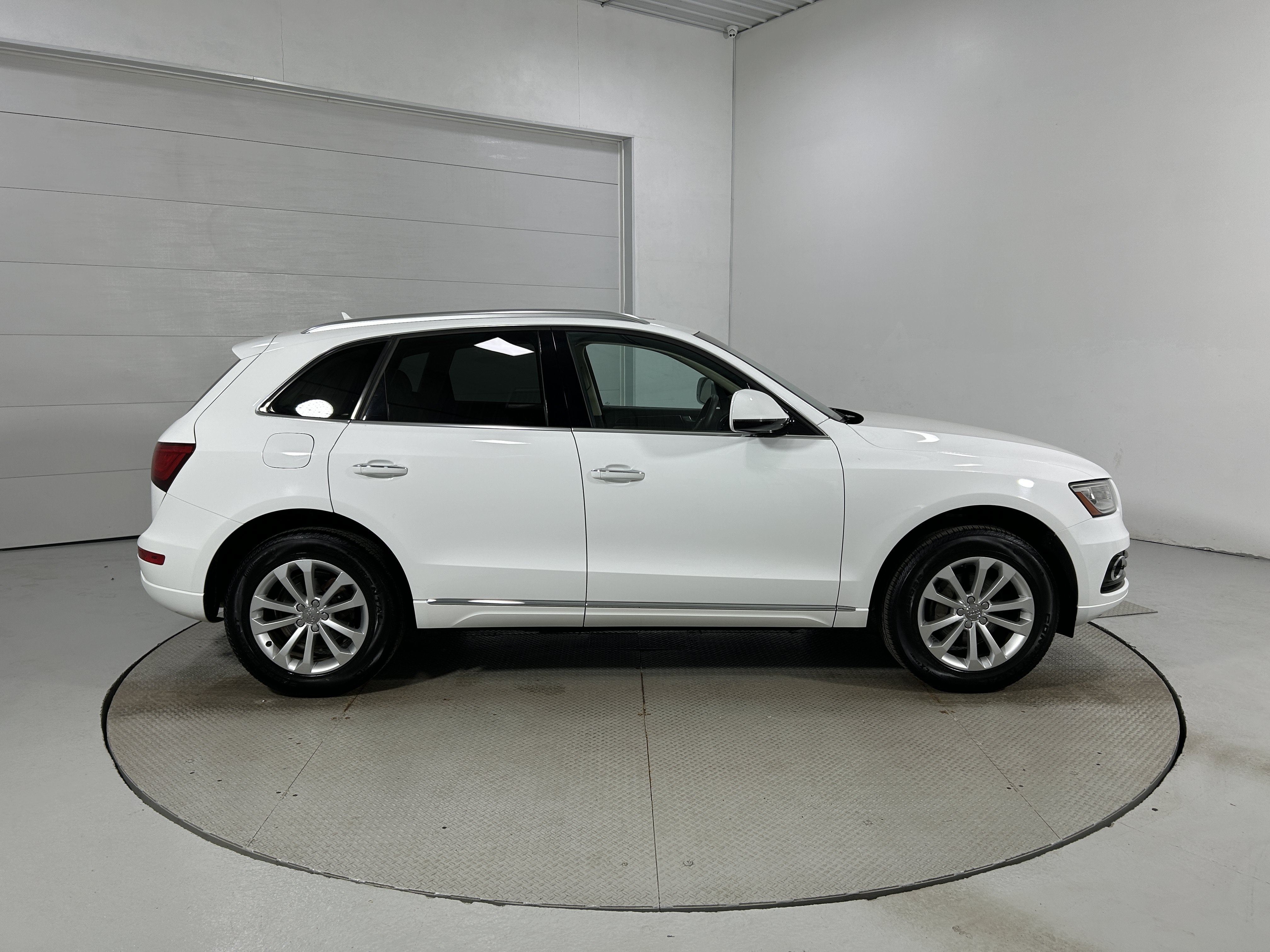 Used 2017 Audi Q5 2.0T Premium AWD/4WD image 36