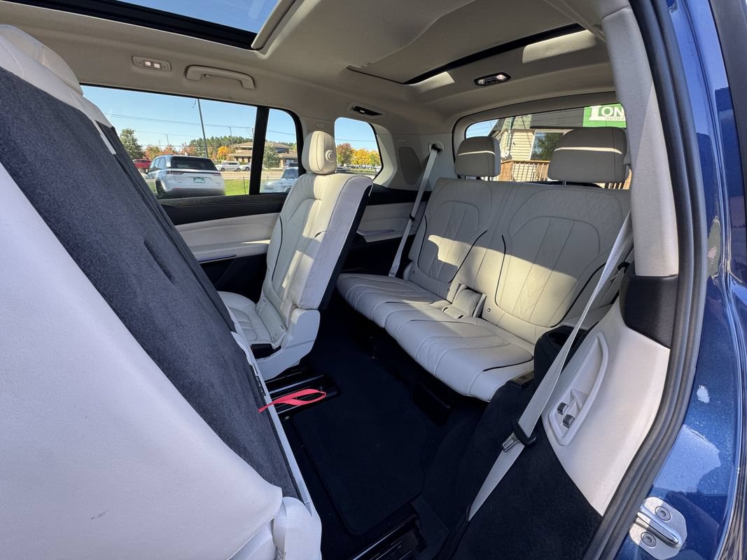 Used 2020 BMW X7 xDrive40i w/ Premium Package AWD/4WD image 28