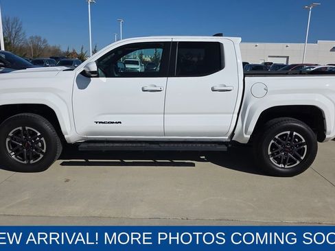 Used 2024 Toyota Tacoma TRD Sport image 2
