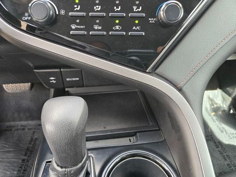 Used 2019 Toyota Camry LE w/ Convenience Package FWD image 17