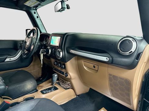 Used 2017 Jeep Wrangler Unlimited Sahara AWD/4WD image 25