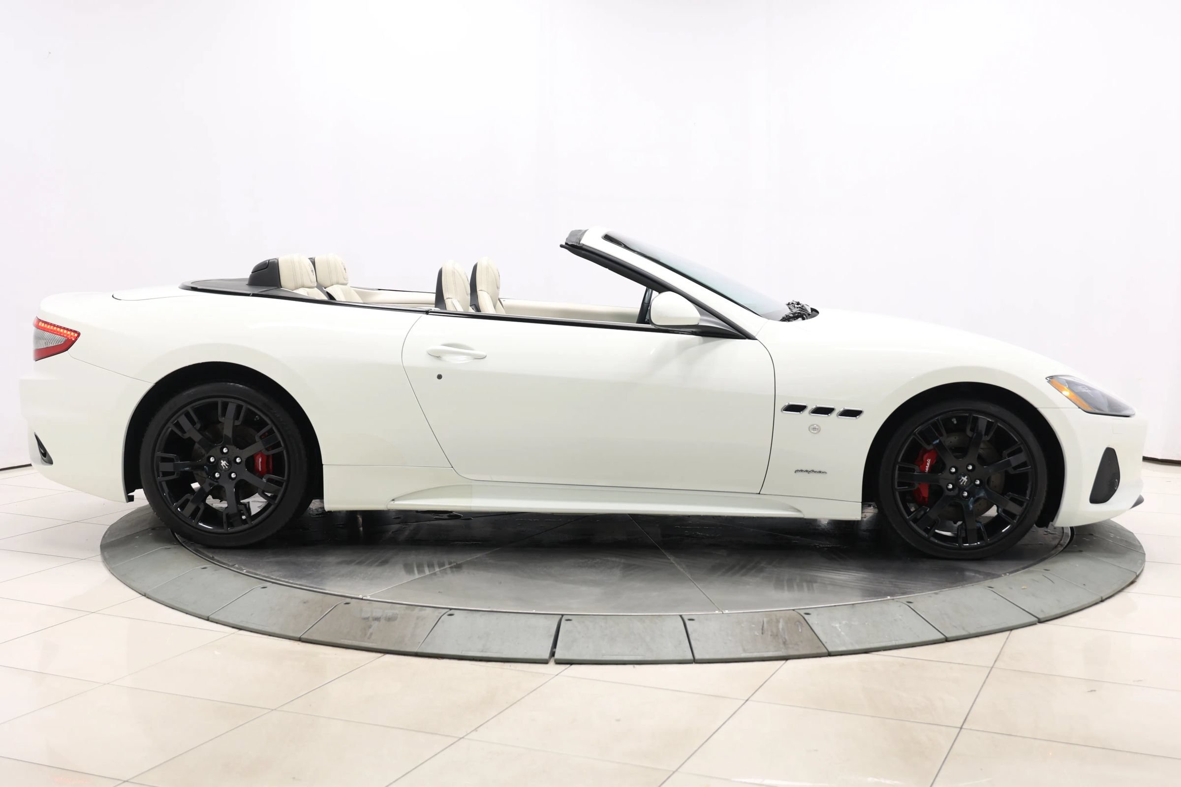 Used 2018 Maserati GranTurismo Sport RWD image 63