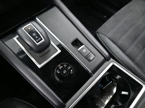 Used 2023 Mitsubishi Outlander SE image 31