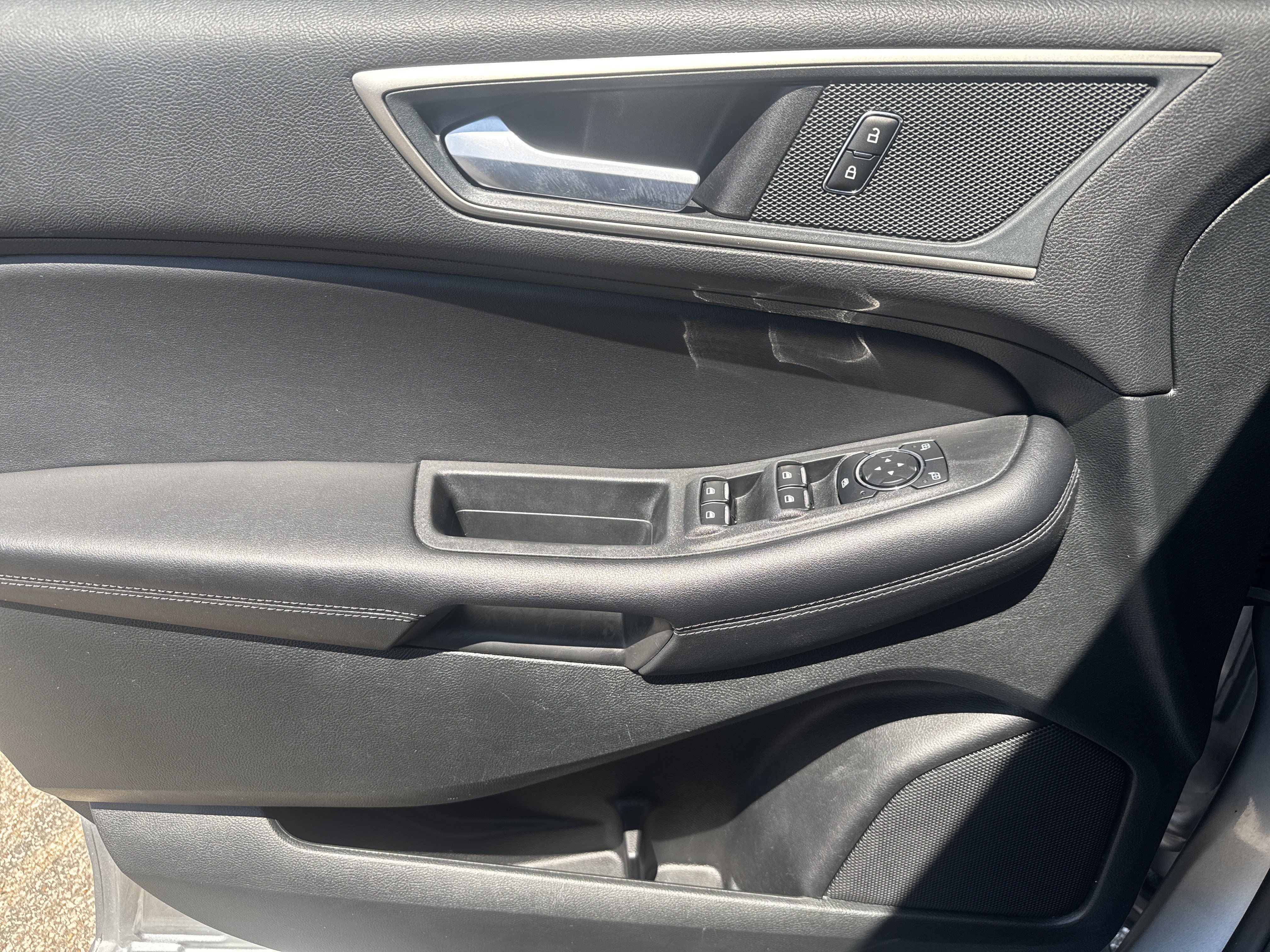 Used 2024 Ford Edge SEL AWD/4WD image 9