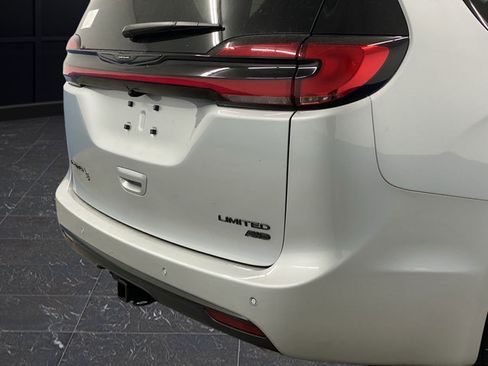 New 2026 Chrysler Pacifica Limited w/ S Appearance Package AWD/4WD image 39