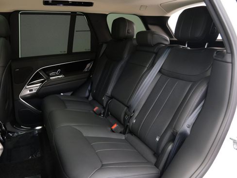 Used 2025 Land Rover Range Rover SE AWD/4WD image 16