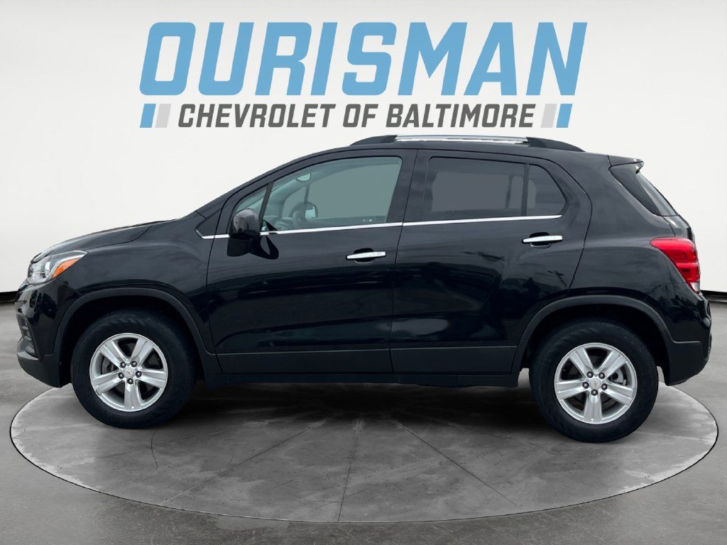 Used 2019 Chevrolet Trax LT w/ LT Convenience Package AWD/4WD image 3