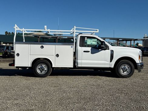 New 2026 Ford F250 XL w/ XL Chrome Package image 3